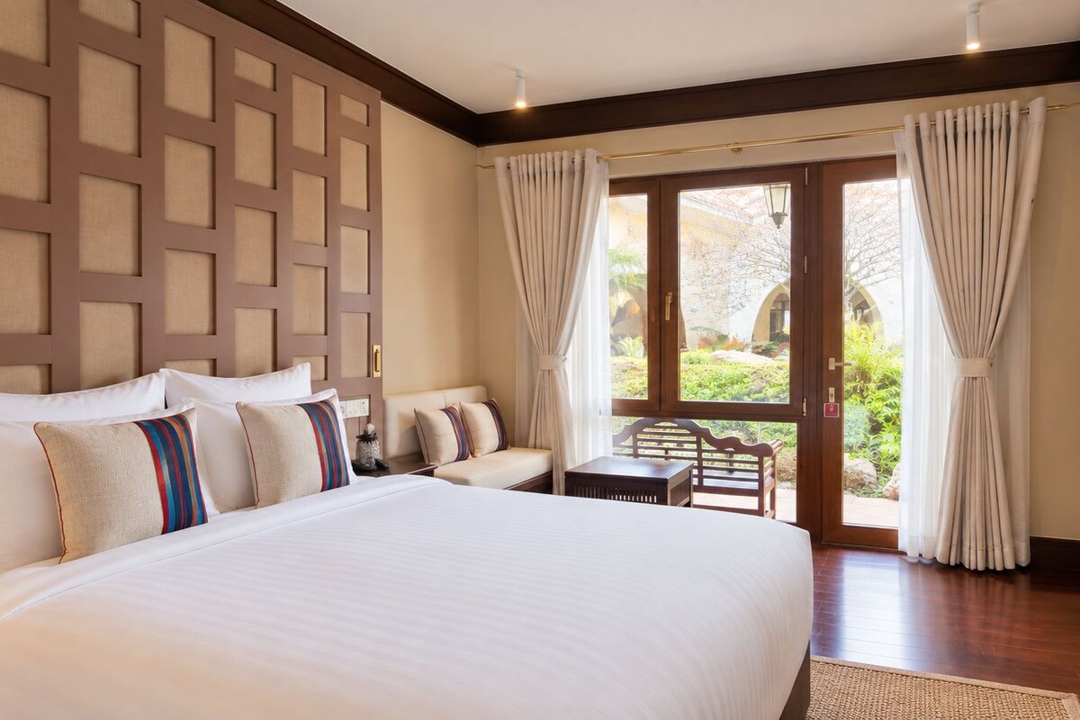 Mist | Premium bedding, minibar (free items), WiFi (free), bed sheets