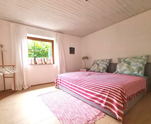 4 bedrooms, iron/ironing board, WiFi, bed sheets - Large country house BERGLIEBE for 8 people in the Chiemgau region (Unterwössen)