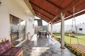 Apartment (1 Bedroom) | Interior - Dew Drop Villa by Stayjade 3bhkpvt Pool Garden (Bengaluru)