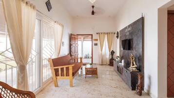 Apartemen (1 Bedroom) | Area keluarga | Televisi 42-inci dengan saluran TV digital