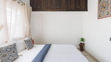 Apartment (1 Bedroom) | 3 bedrooms, bed sheets