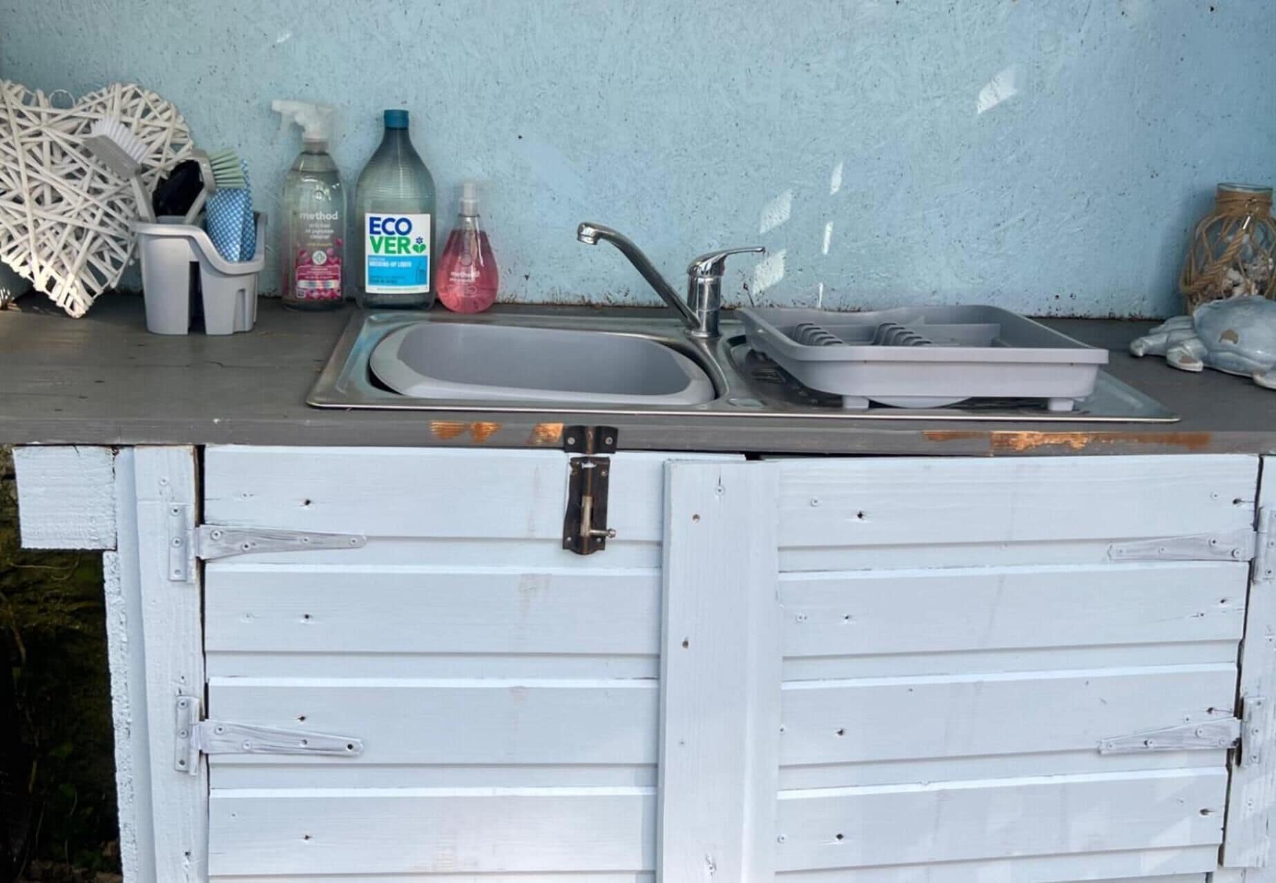 Fridge, microwave, stovetop, electric kettle