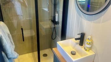 Shower, towels