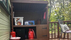 Property grounds - Fern Cosy Woodland Shepherds Hut Walk to Sea (Holyhead)