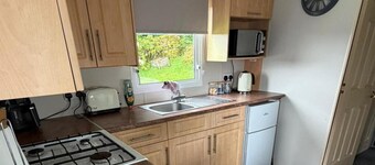 Family & Dog Friendly 2-bed Caravan, Sleeps 6