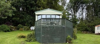 Family & Dog Friendly 2-bed Caravan, Sleeps 6