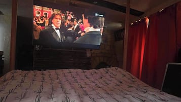1 bedroom, iron/ironing board, WiFi (free), bed sheets