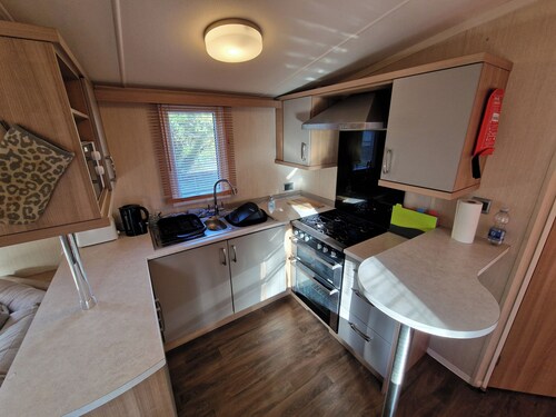 Aberdunant Hall Sleeps 5 With Balcony
