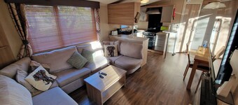 Aberdunant Hall Sleeps 5 With Balcony
