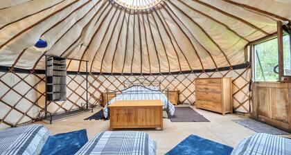 Yurt Sleeps 5 - Dogs Welcome - Bbq