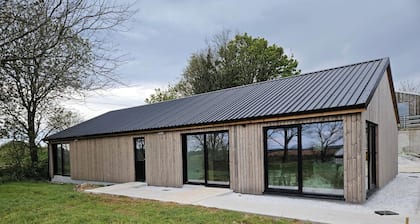 Yurt Sleeps 5 - Dogs Welcome - Bbq