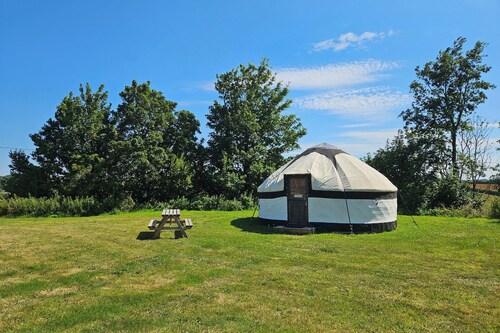 Yurt Sleeps 5 - Dogs Welcome - Bbq