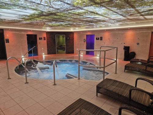Brynteg Holiday Park and Spa Sleeps 8