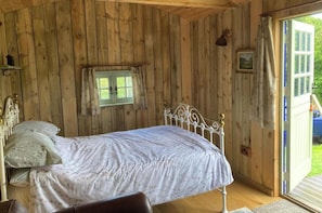 Room - Luxury Hand Built Shepherd hut in Sidmouth (Sidmouth)