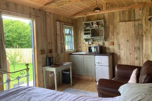 Room - Luxury Hand Built Shepherd hut in Sidmouth (Sidmouth)