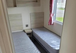Unclassified image, 3 of 28, button - Holiday Home Sleeps 10 (Clacton-on-Sea)