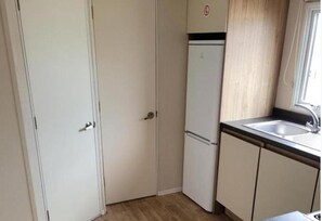 Unclassified image, 5 of 28, button - Holiday Home Sleeps 10 (Clacton-on-Sea)