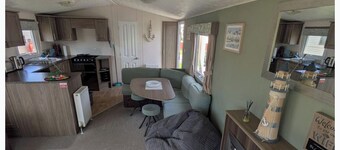 Holiday Home - Sleeps 8 - Beach Access