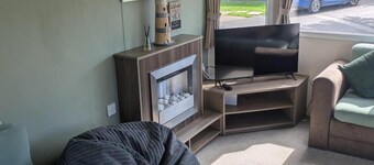 Holiday Home - Sleeps 8 - Beach Access