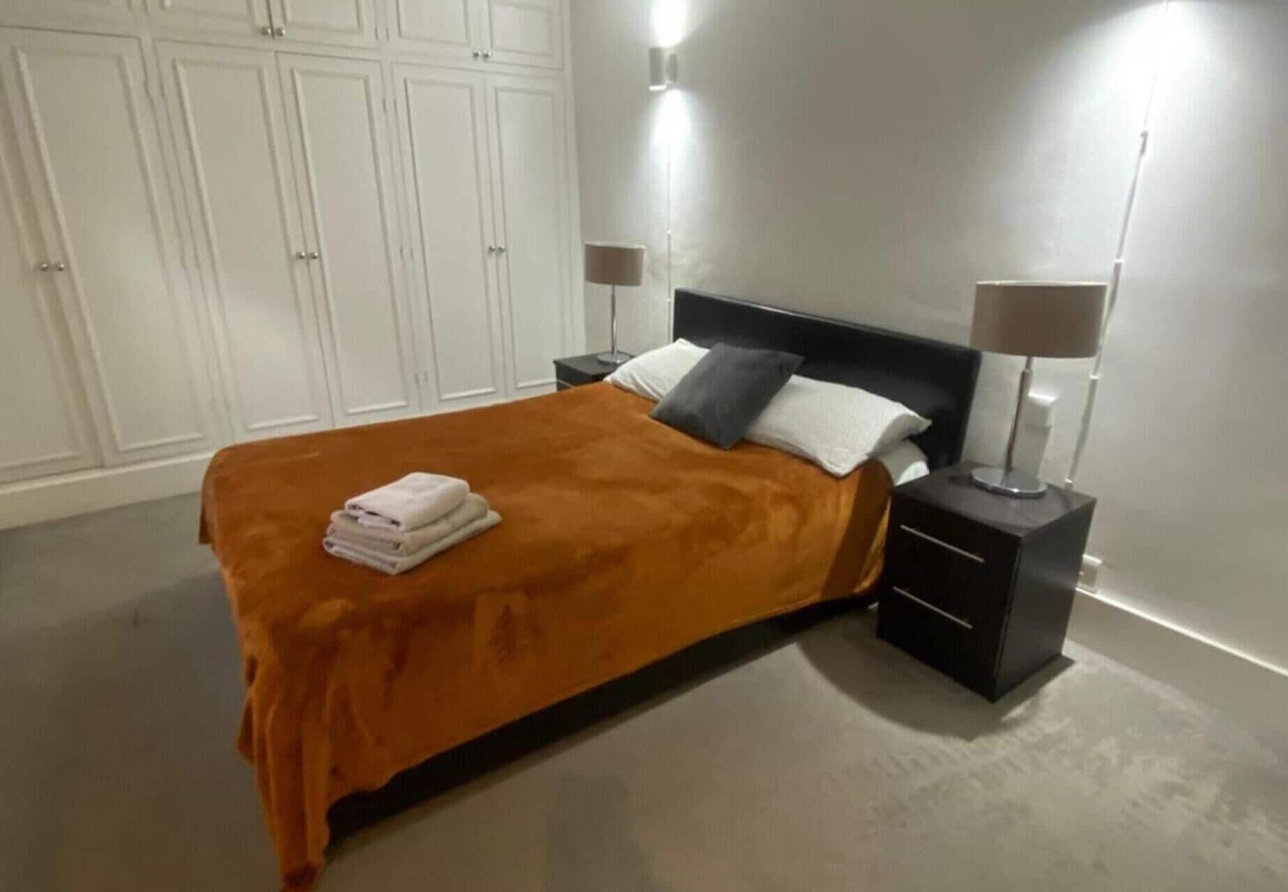 3 kamar tidur, setrika/meja setrika, Wi-Fi gratis, dan seprai linen
