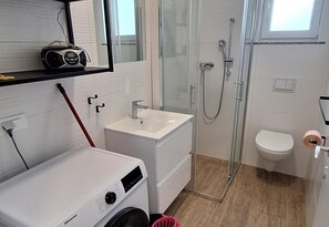 Shower, hair dryer, towels - 3 Bed Sleeps 6 -private Pool -casa Istriana Romano (Marcana)