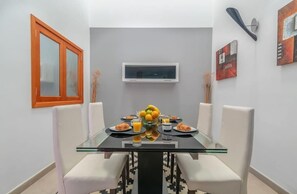 Ảnh chưa phân loại, 2 trong số 16 ảnh, nút