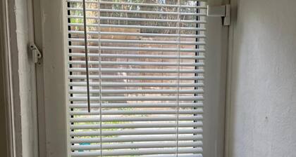 House Sleeps 7 - Free Parking & Wifi