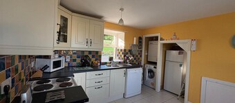 3-bed House Sleeps 6 With Garden and Parking