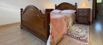 3-bed - Sleeps 6 - Private Pool - Aircon - Pets