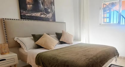 House Sleeps 6 With Indoor Pool and Parking
