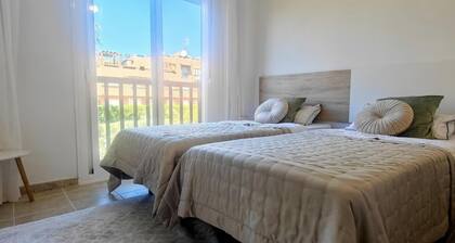 House Sleeps 6 With Indoor Pool and Parking