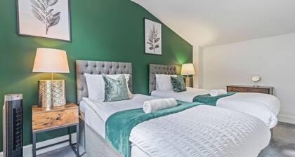 House Sleeps 6 With Pets Welcome