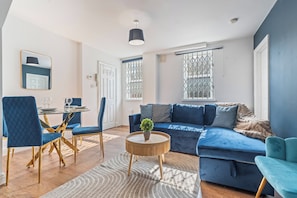 Living area - House Sleeps 6 With Pets Welcome (London)