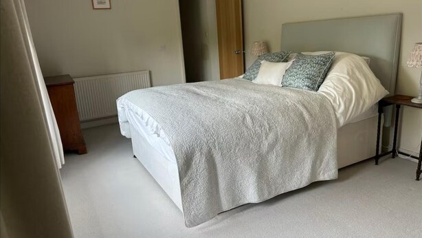Room - Riverside Cottage Sleeps 8 With Parking (Marlborough)