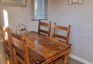 Dining - North Glasgow, Sleeps 4 With Wifi & Parking (Glasgow)