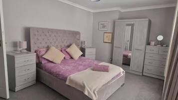2 bedrooms, iron/ironing board, free WiFi, bed sheets