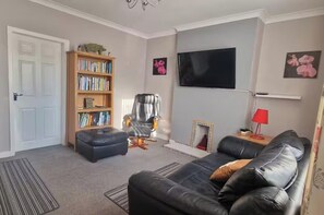 Living area - North Glasgow, Sleeps 4 With Wifi & Parking (Glasgow)
