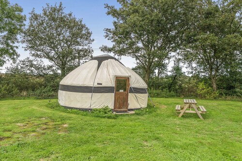 Yurt Sleeps 2 - Bbq & Fire Pit - Dogs Welcome