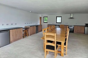 Dining - Yurt Sleeps 2 - Bbq & Fire Pit - Dogs Welcome (Bodmin)