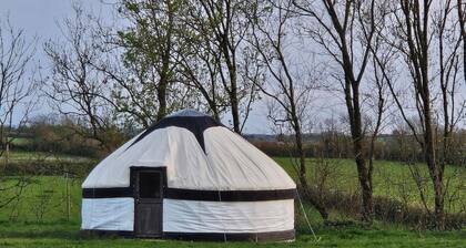 Yurt Sleeps 2 - Bbq & Fire Pit - Dogs Welcome