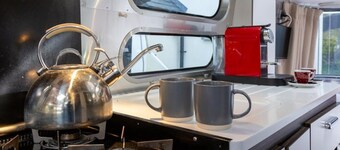 Unique Airstream Retreat - Sleeps 2 - Free Parking