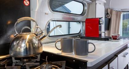 Unique Airstream Retreat - Sleeps 2 - Free Parking
