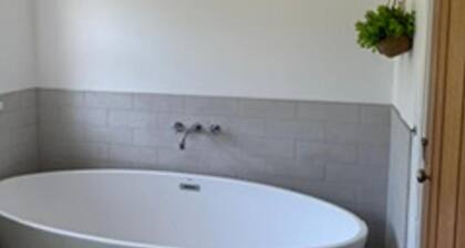 Neath Cozy Retreat With 2 Bedrooms Sleeps 6