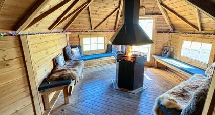 Little Lake Lodge Retreat Sleeps 2 With Parking