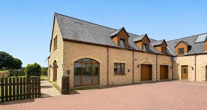 Luxury Home - Sleeps 10 - Patio - Views