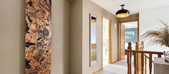 Luxury Home - Sleeps 10 - Patio - Views