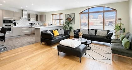 Luxury Home - Sleeps 10 - Patio - Views