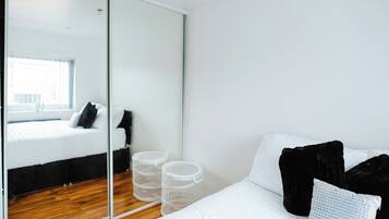 2 slaapkamers, een strijkplank/strijkijzer, gratis wifi, beddengoed