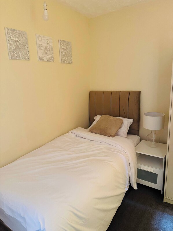 Room - Room-designed for Your Comfort in Salfor (Salford)