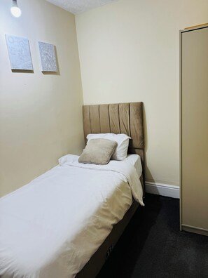 Room - Room-designed for Your Comfort in Salfor (Salford)